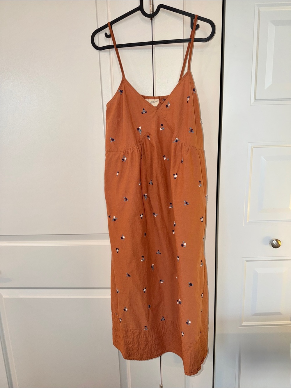 Universal Thread | Spaghetti-Strap Midi Dress w/ embroidered flowers | Size S